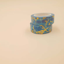 Încarcă imaginea în vizualizatorul Galerie, Banda Washi - Albastra Model Auriu Paperie.ro 
