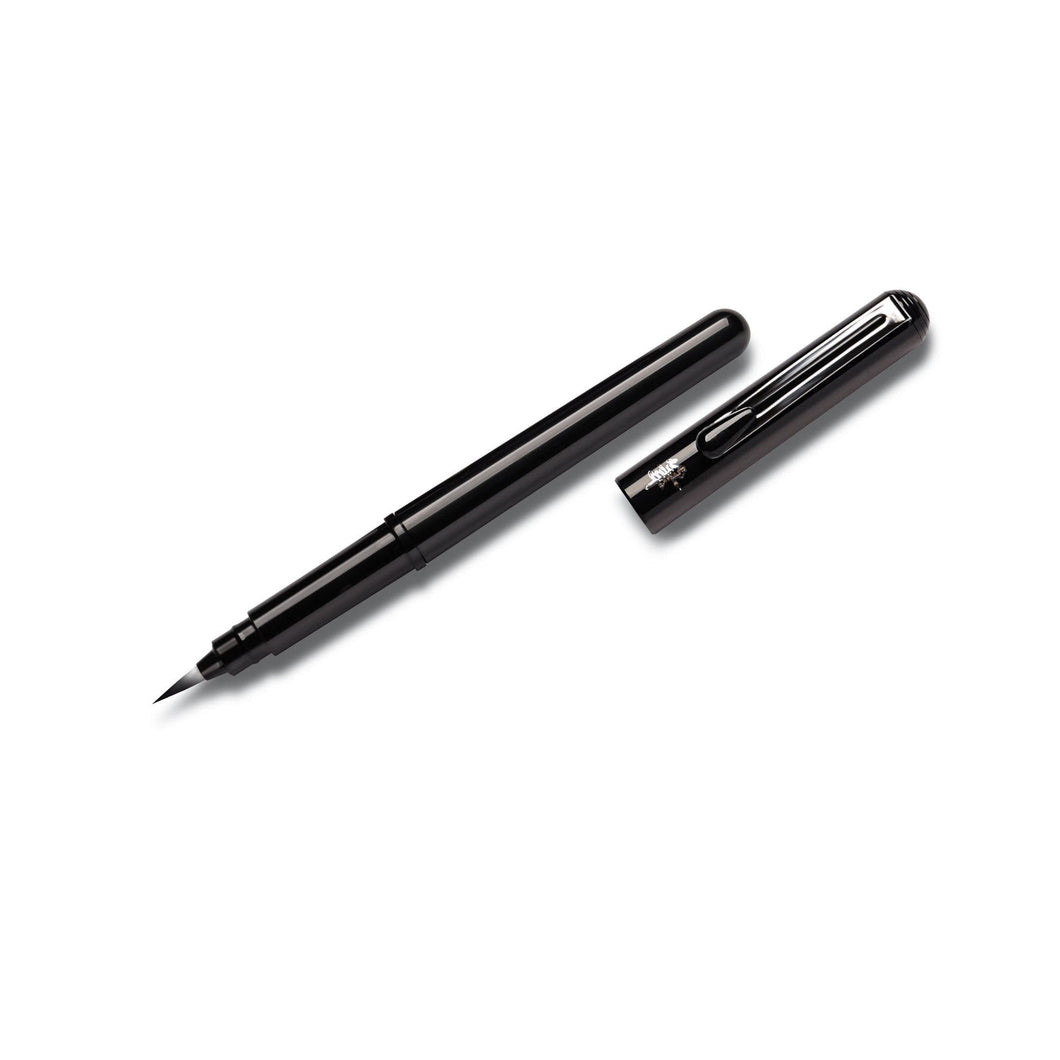 Pensula de buzunar cu cerneala pigmentata, 4 rezerve incluse, corp portocaliu, scris negru Paperie.ro 