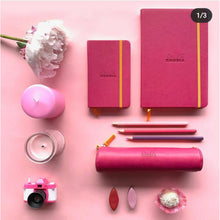 Încarcă imaginea în vizualizatorul Galerie, Agenda A5 240 pagini Rhodia GOALBOOK roz zmeura, punctat, coperta rigida Agenda Rhodia 

